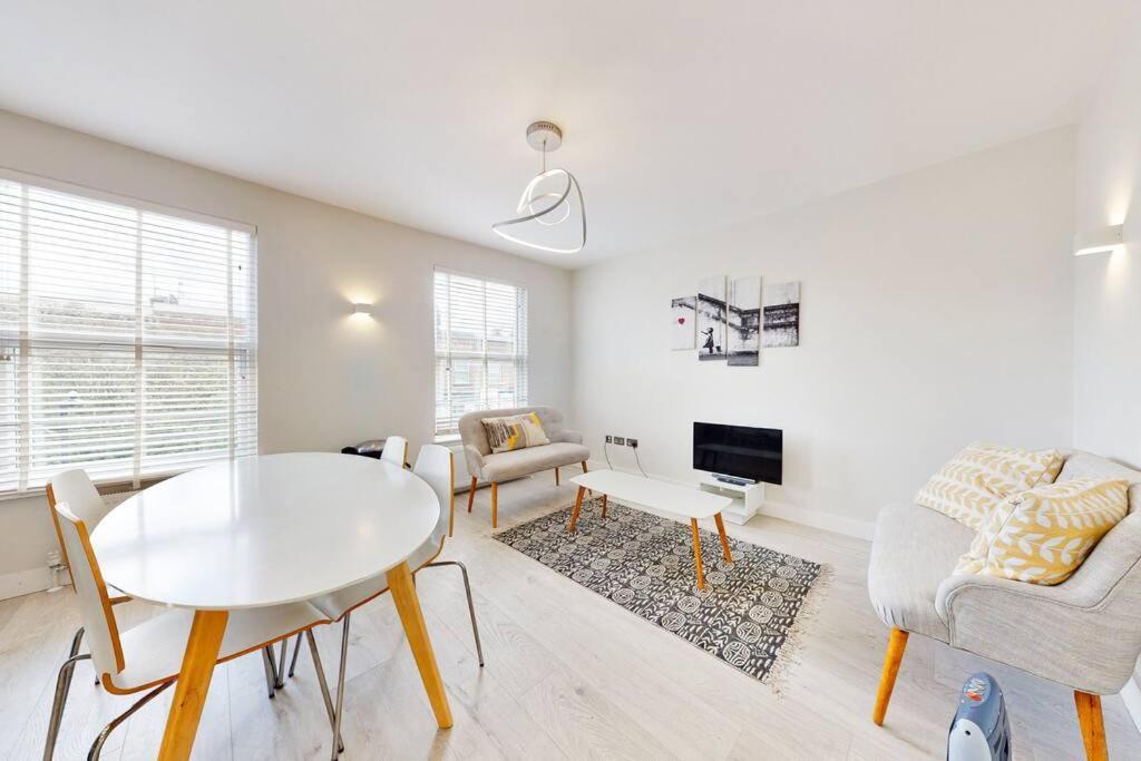 Stylish 2Bed2Bath Flat 4Min From Tube Station Villa London Eksteriør billede