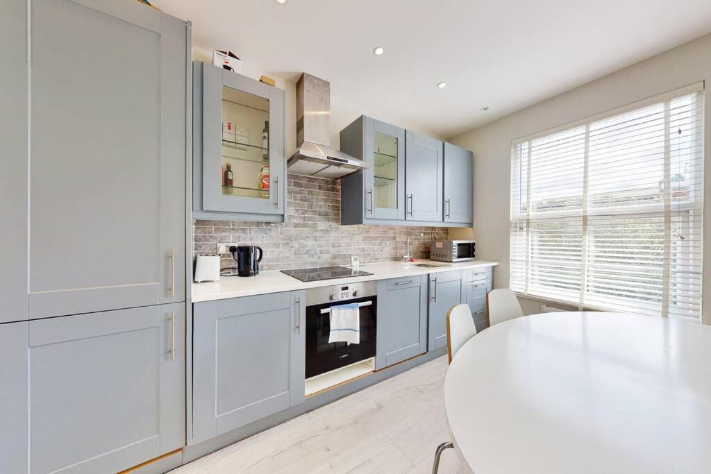 Stylish 2Bed2Bath Flat 4Min From Tube Station Villa London Eksteriør billede