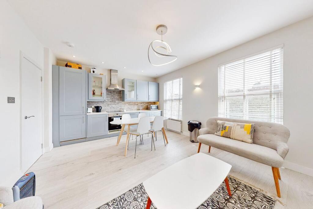 Stylish 2Bed2Bath Flat 4Min From Tube Station Villa London Eksteriør billede